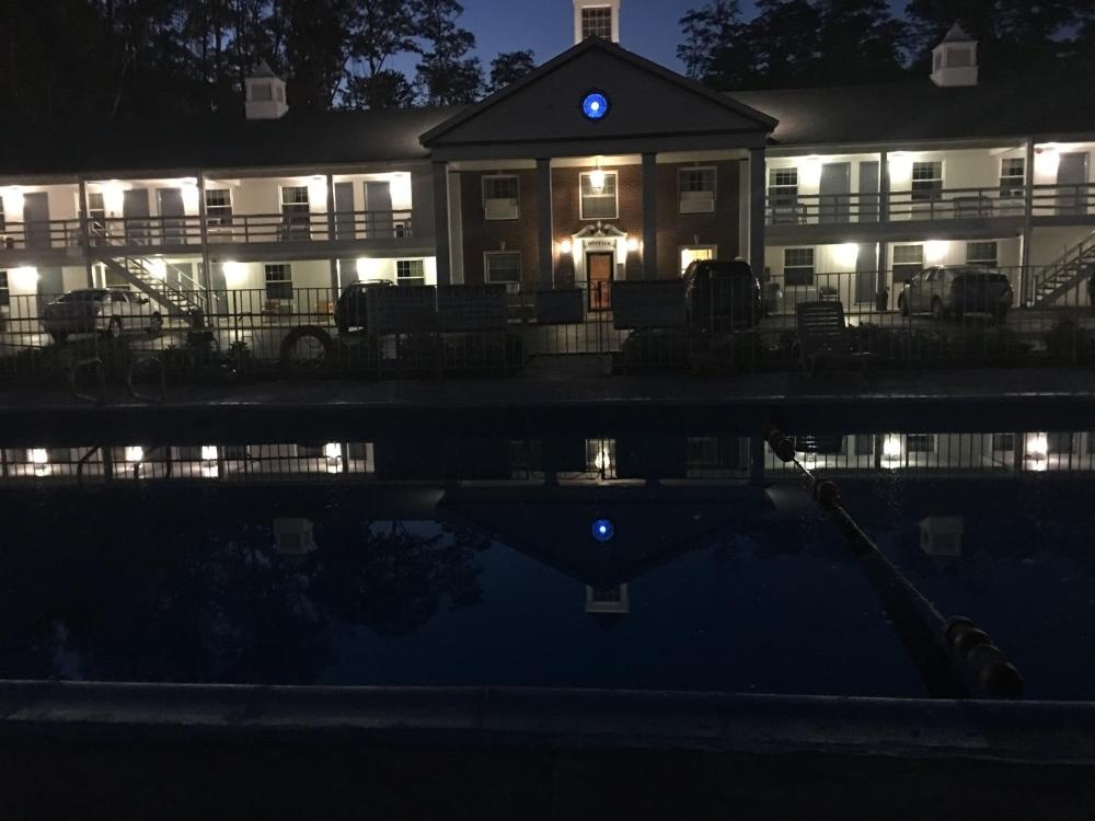 colony motel Jamestown