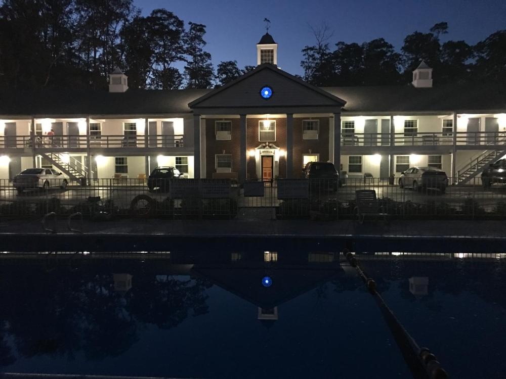 colony motel Jamestown